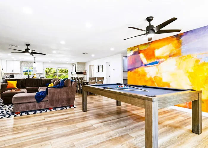 5br Estate, Heated Pool, Putting Camelback Views, Sleeps 12 Holiday home Scottsdale