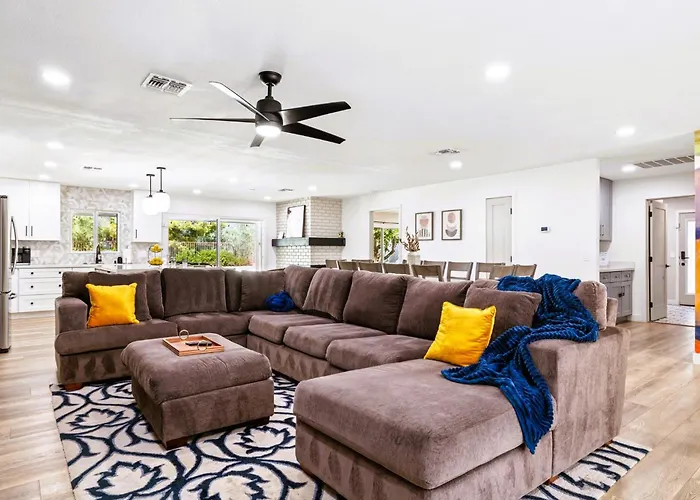 5br Estate, Heated Pool, Putting Camelback Views, Sleeps 12 Holiday home *