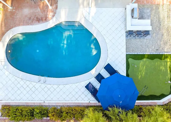 5br Estate, Heated Pool, Putting Camelback Views, Sleeps 12 Holiday home *